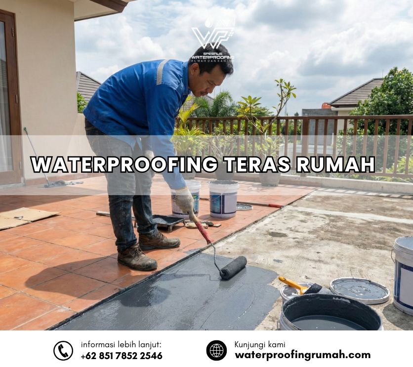 "Seorang pekerja berseragam biru sedang mengaplikasikan lapisan waterproofing coating berwarna abu-abu menggunakan roller pada lantai keramik di area teras depan rumah."