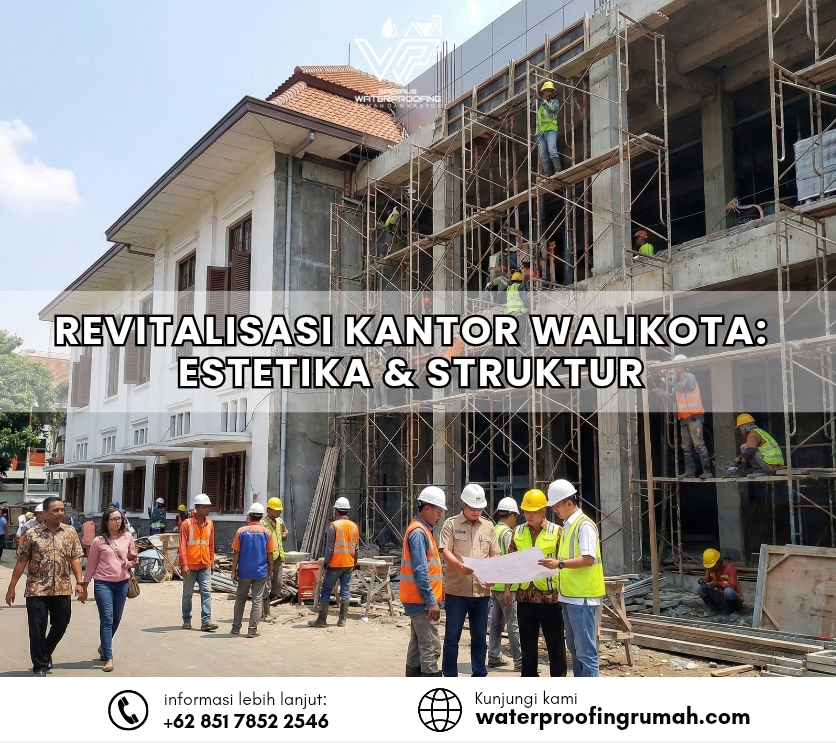 "Foto proyek revitalisasi Kantor Walikota yang menampilkan gedung putih klasik di sisi kiri dan struktur bangunan yang sedang diperbaiki dengan scaffolding tinggi di sisi kanan. Sejumlah pekerja dengan helm proyek dan rompi keselamatan sedang berdiskusi sambil melihat denah, menunjukkan sinergi antara aspek estetika bangunan lama dan penguatan struktur baru."