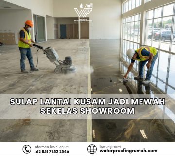 "Gambar perbandingan sebelum dan sesudah pada satu ruangan; sisi kiri menunjukkan pekerja menggunakan mesin grinding untuk menghaluskan lantai beton yang kusam dan retak, sedangkan sisi kanan menunjukkan pekerja sedang meratakan lapisan epoxy dekoratif hitam mengkilap dengan efek marmer emas yang mewah."