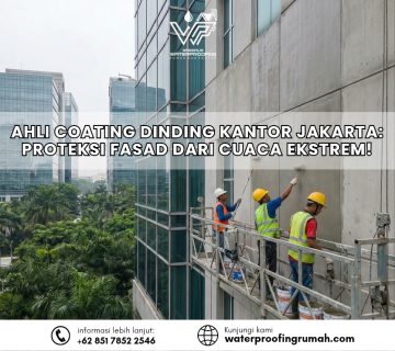 Tiga pekerja konstruksi berada di atas gondola gedung tinggi Jakarta sedang mengaplikasikan cat pelindung fasa dinding menggunakan roller untuk proteksi dari cuaca ekstrem.